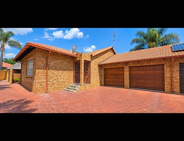 3 BEDROOM HOUSE FOR SALE IN AMBERFIELD